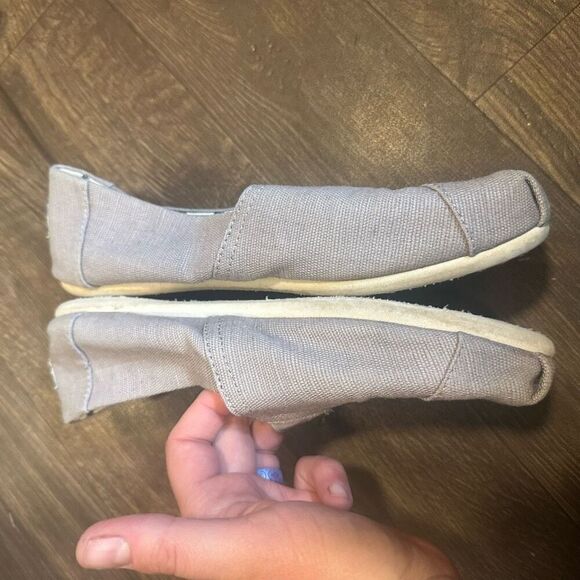Tom’s gray slip on minimalist basics normcore size 10 shoes - Picture 2 of 5